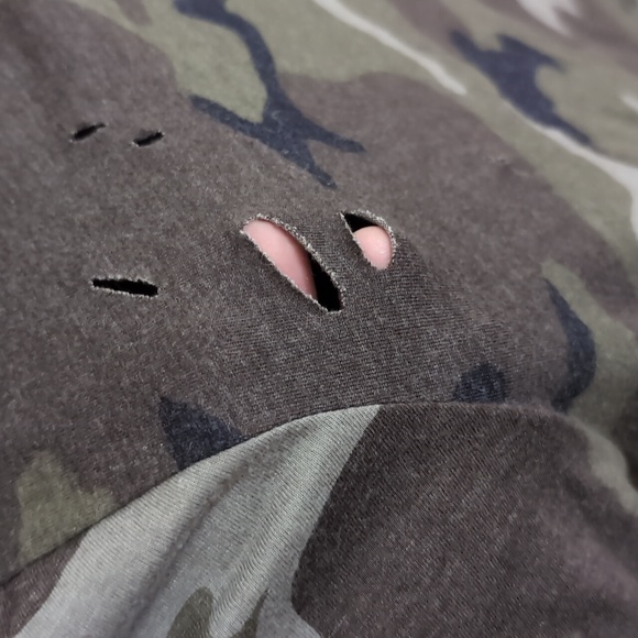 Pacsun| Green Camo Print Distressed Short Sleeve Crew Neck T-shirt Long Fit - Picture 6 of 14